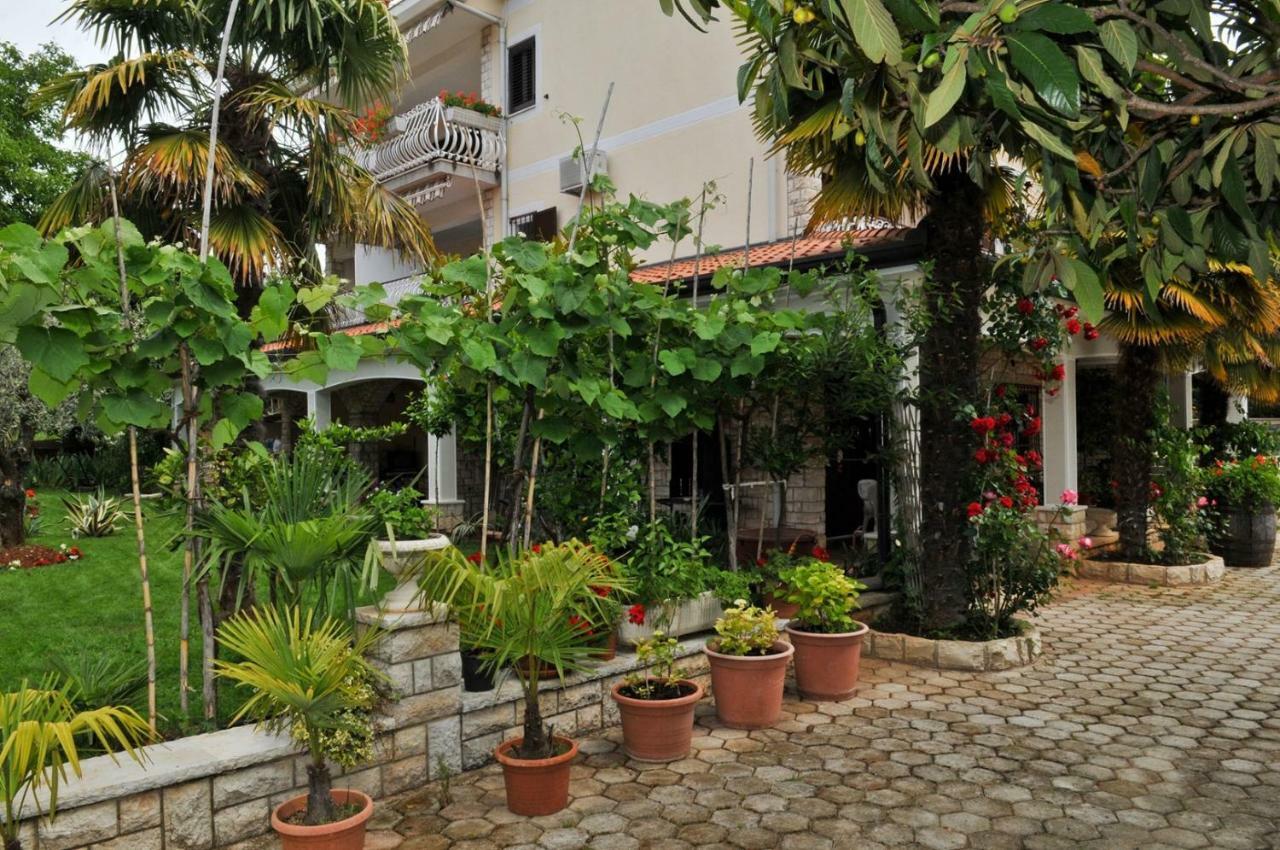 Haus Liliana Hotel Tar-Vabriga Buitenkant foto