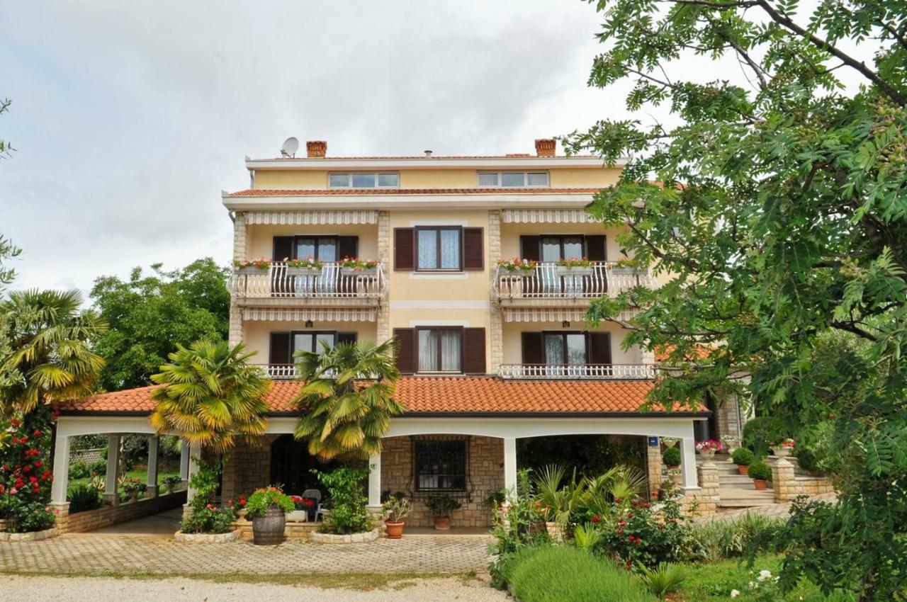 Haus Liliana Hotel Tar-Vabriga Buitenkant foto