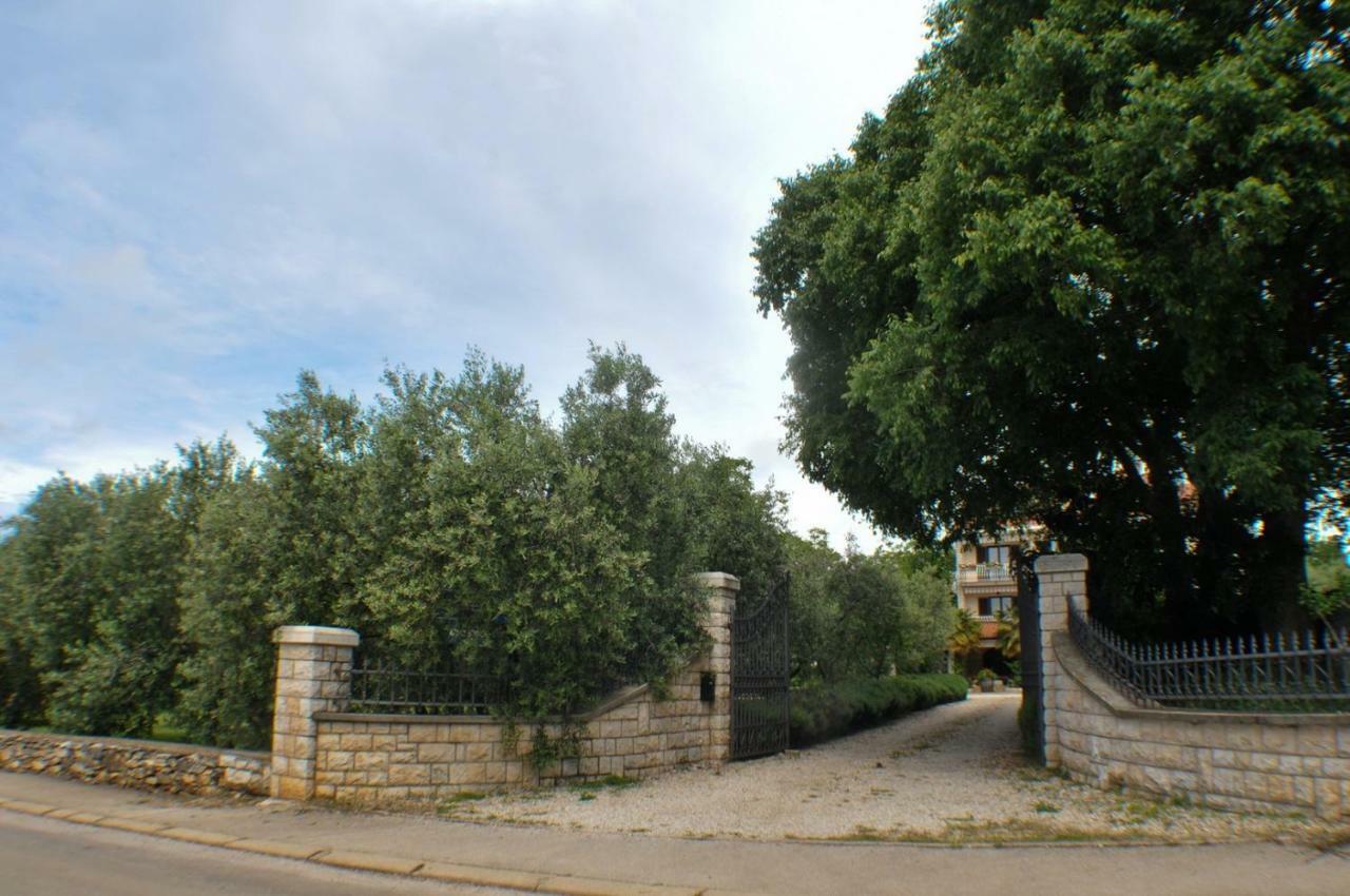 Haus Liliana Hotel Tar-Vabriga Buitenkant foto