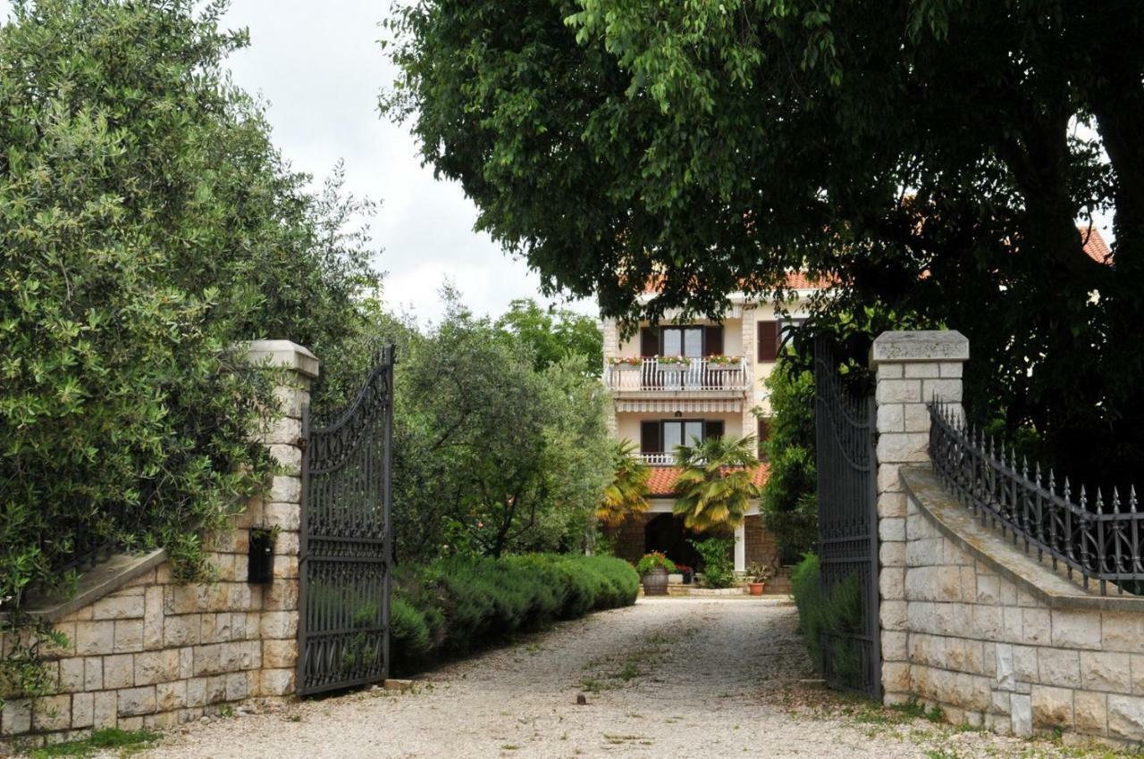 Haus Liliana Hotel Tar-Vabriga Buitenkant foto